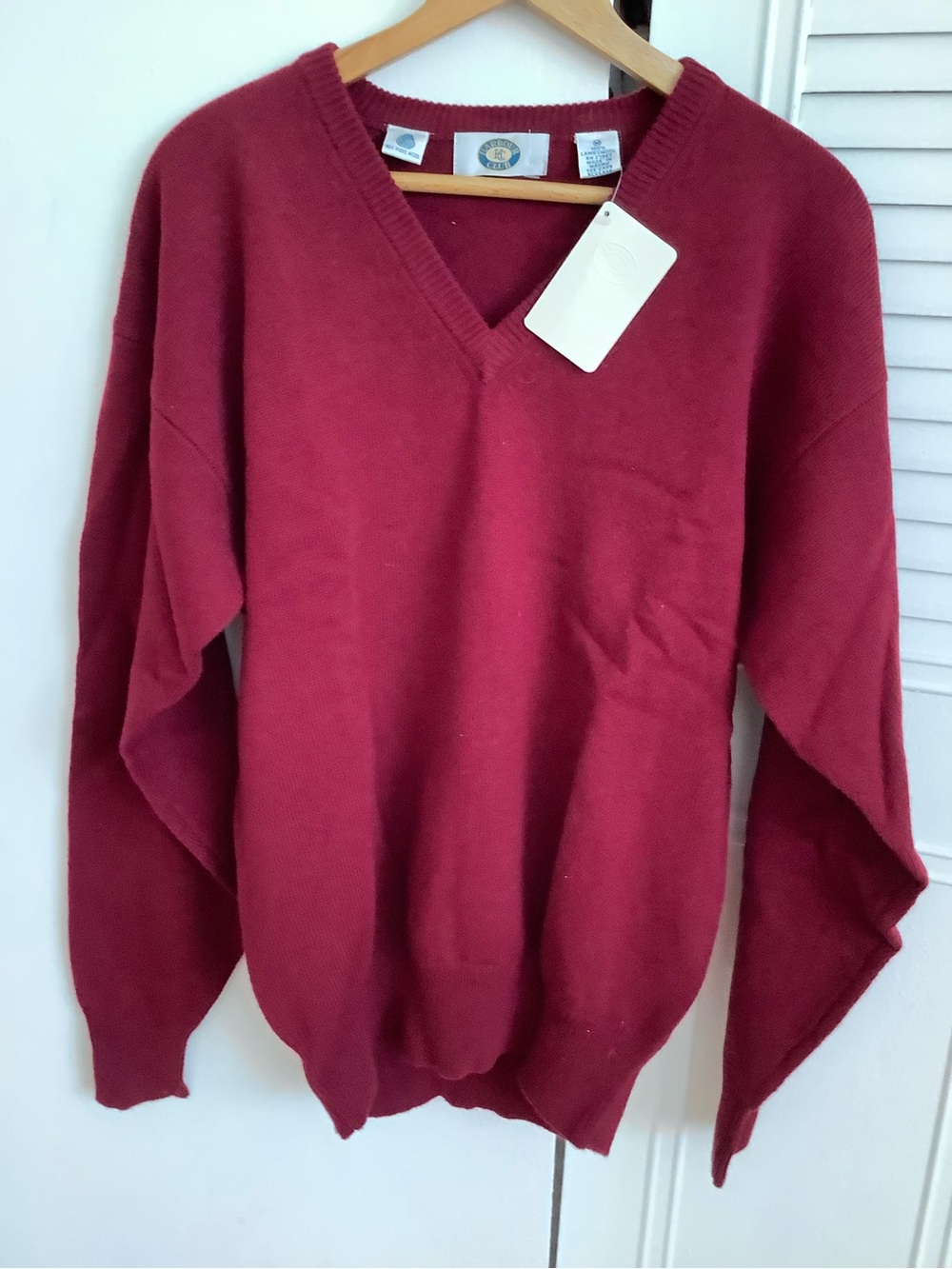Vintage Men's V-Neck Sweater in Burgundy - Unbranded